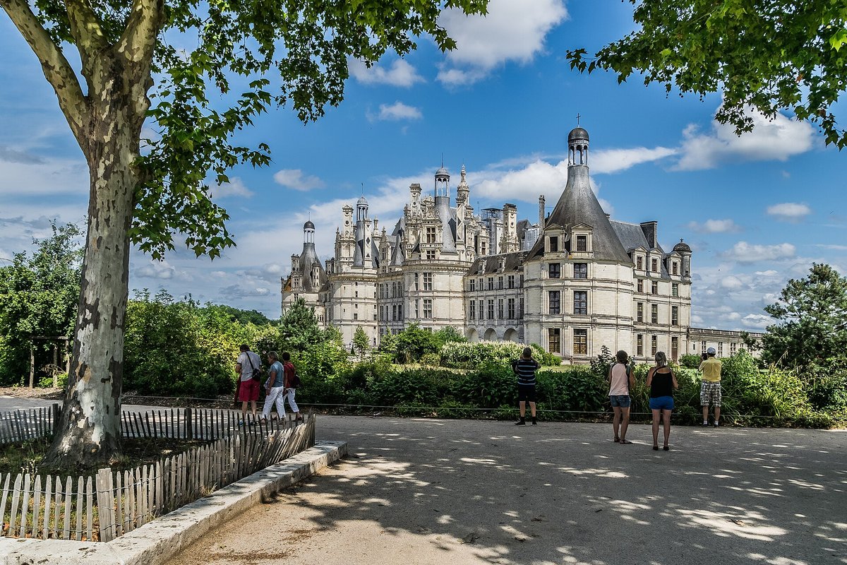 The Château de Chambord seen from the approach