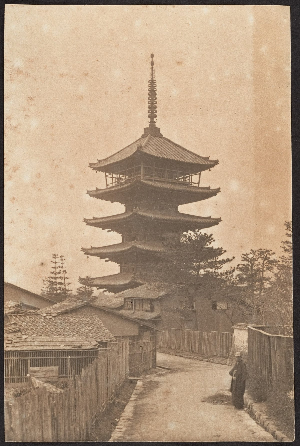 The Yasaka Pagoda rising over the street in Gion, Kyoto